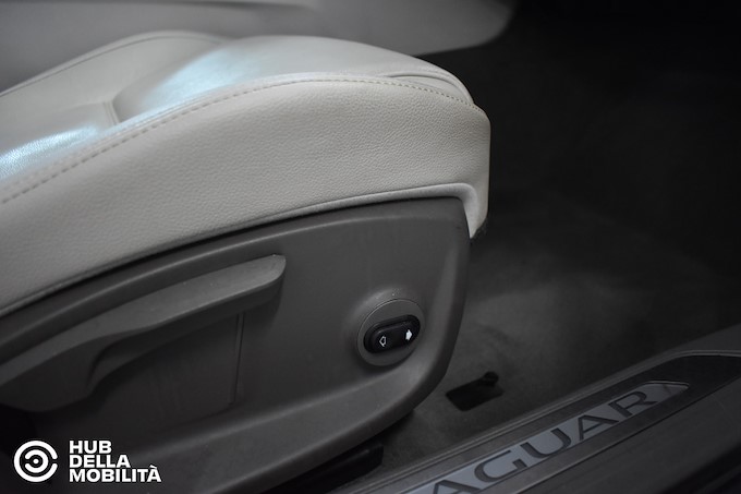 JAGUAR XE 2.0 D Turbo 180CV Prestige